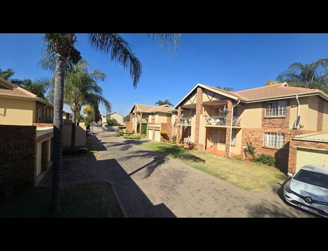 3 BEDROOM APARTMENT FOR SALE IN MAGALIESKRUIN